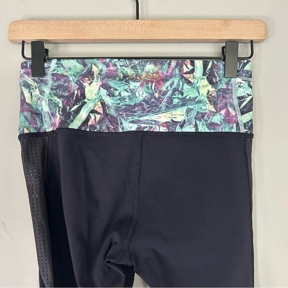 Lululemon Var-City Crop Size 4 - Picture 7 of 9